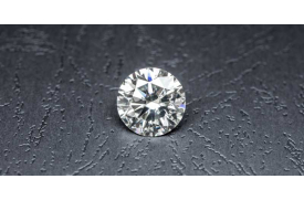 Diamond vs Moissanite: 5 Key Differences
